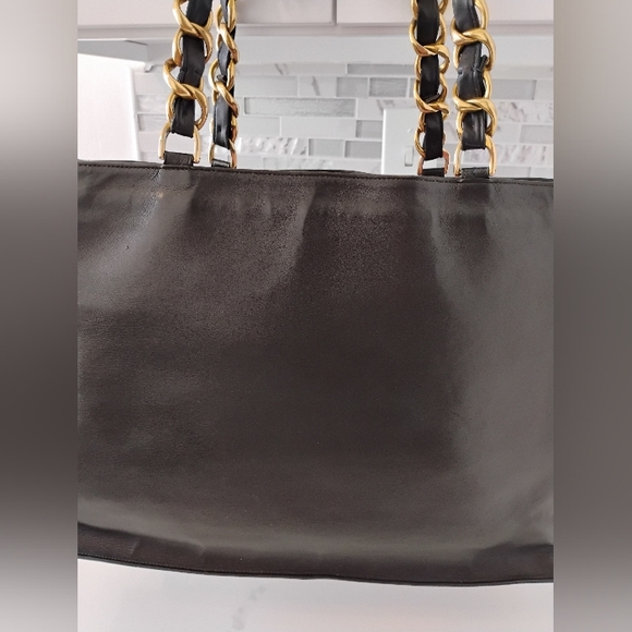 CHANEL Large CC Vintage Chain Tote w/GHW - Picture 4 of 15